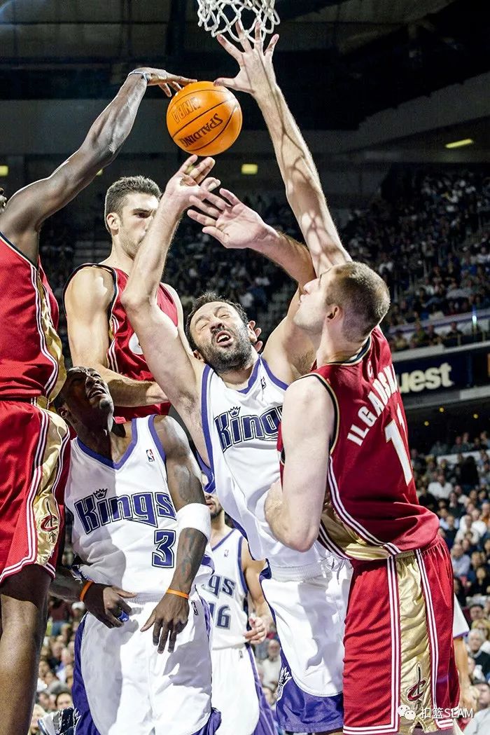 今晨广东宏远调整名单以备NBA常规赛萨克拉门托国王绝杀压哨备战西甲，现场解说直呼：山东泰山完成体检备战中超 -九游体育